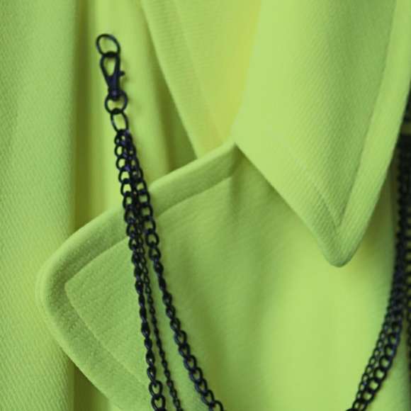 💥💥SOLD💥💥WOMEN'S NEON YELLOW BELTED TRENCH COAT - Picture 4 of 10